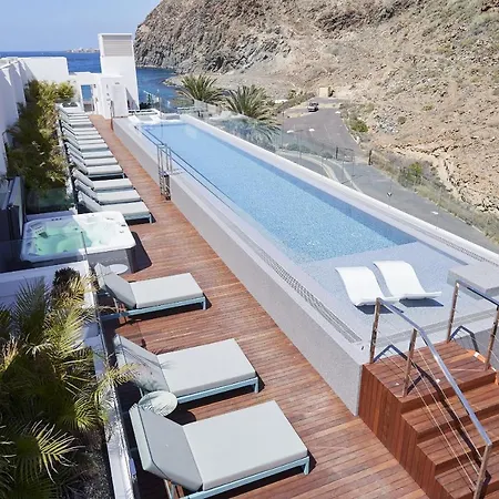 Infinity 1-1 Luxe Partial Sea View 3b Nyaraló